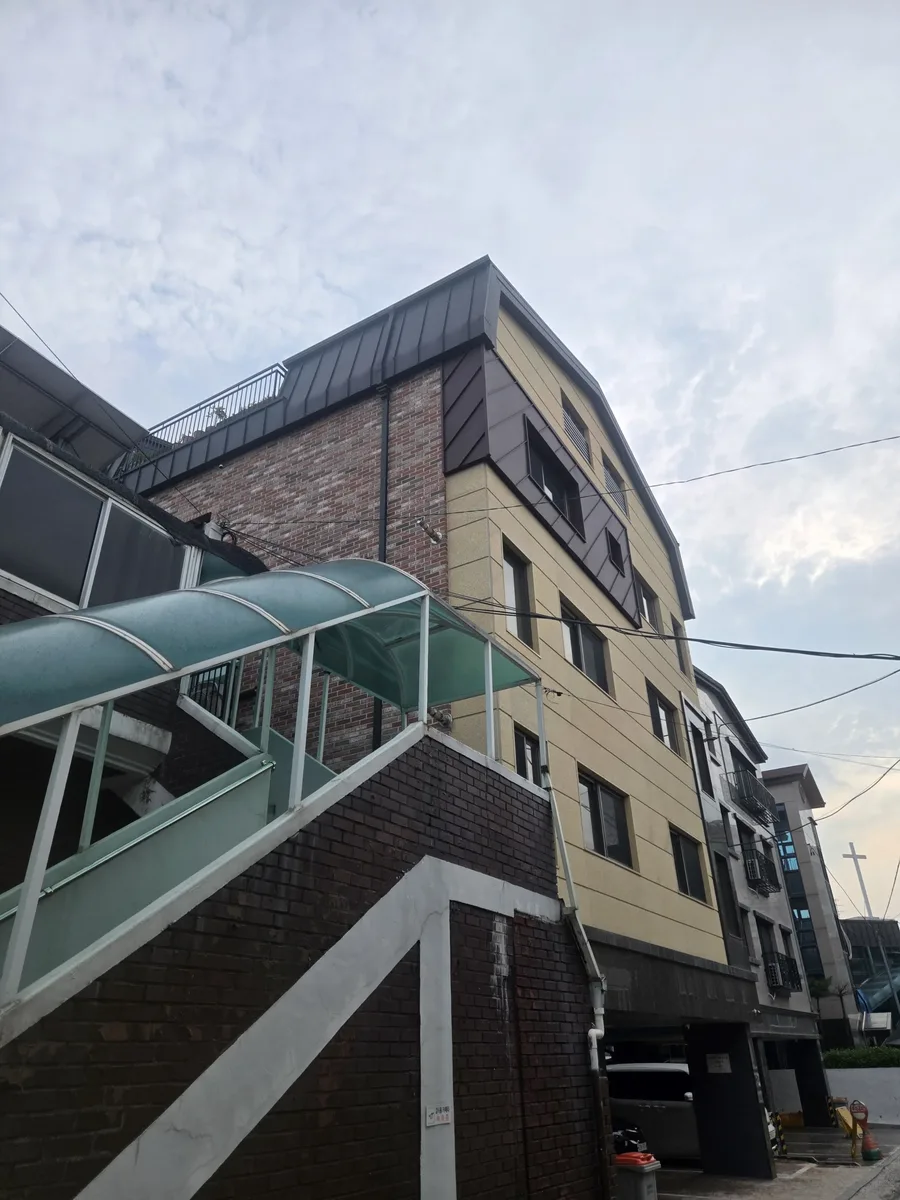 경기 지역 상가 건물 우수관 공사 현장 사진